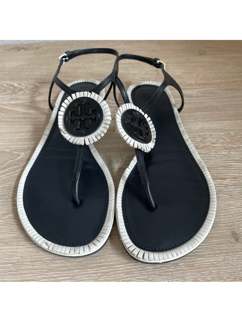 Tory Burch Miller Fringe T Strap Sandals Black Size 7 Neutral Leather Luxury